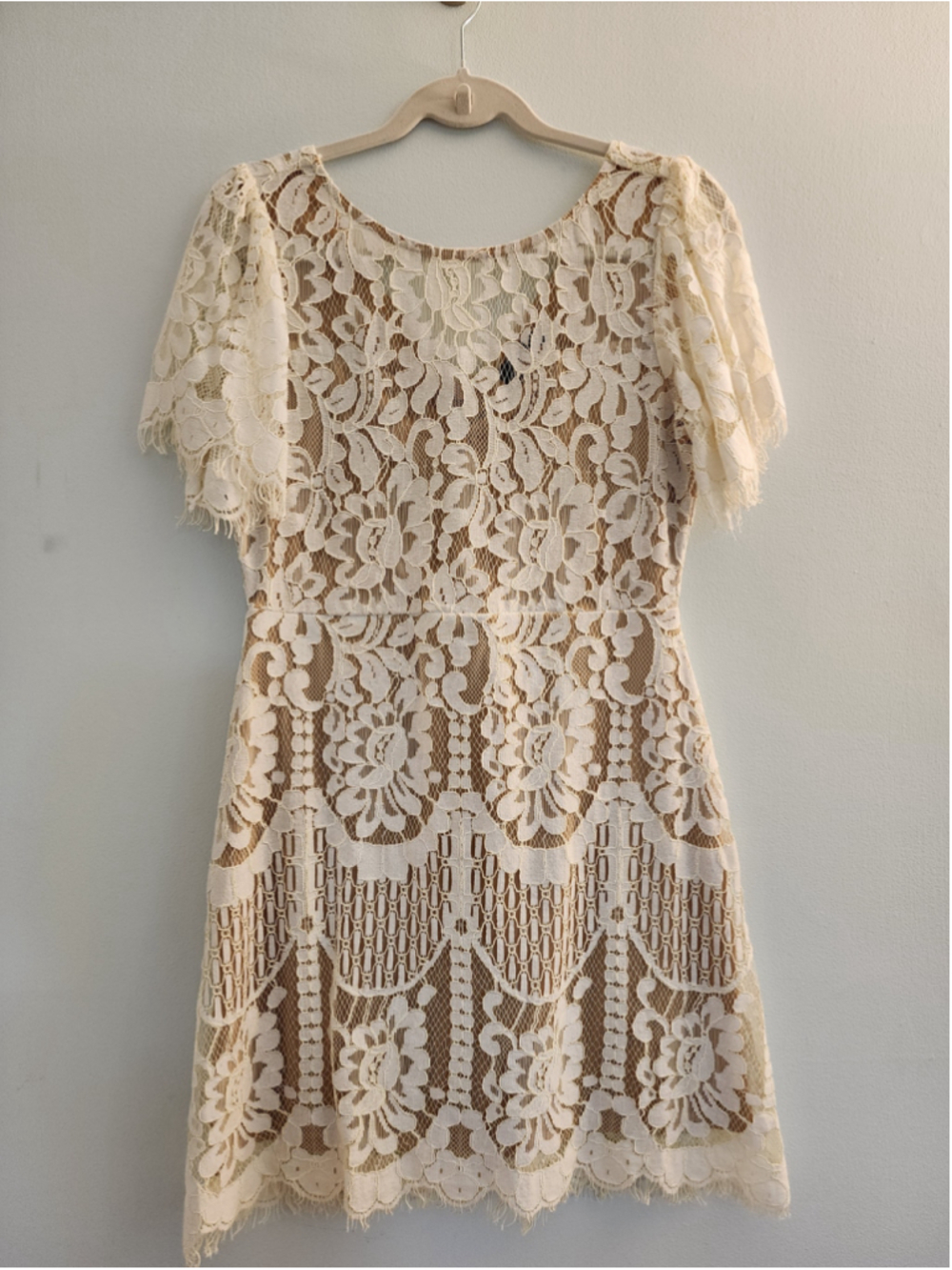 Lulus Pearson White Lace Short Sleeve Dress Medium EUC Bridal
